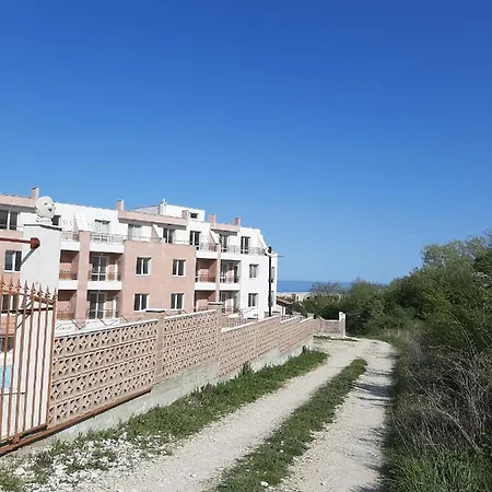 Apartment-studio Daisy In Kiwi Gardens Complex 公寓 *