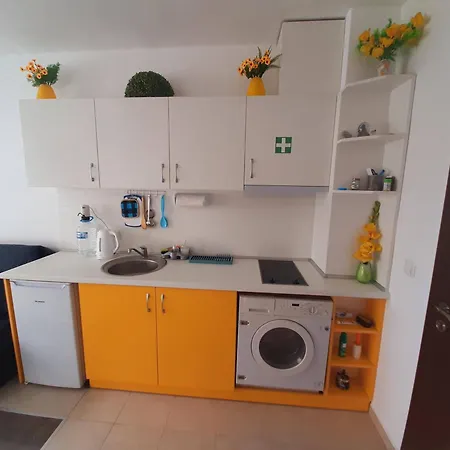 Apartment-studio Daisy In Kiwi Gardens Complex ביאלה